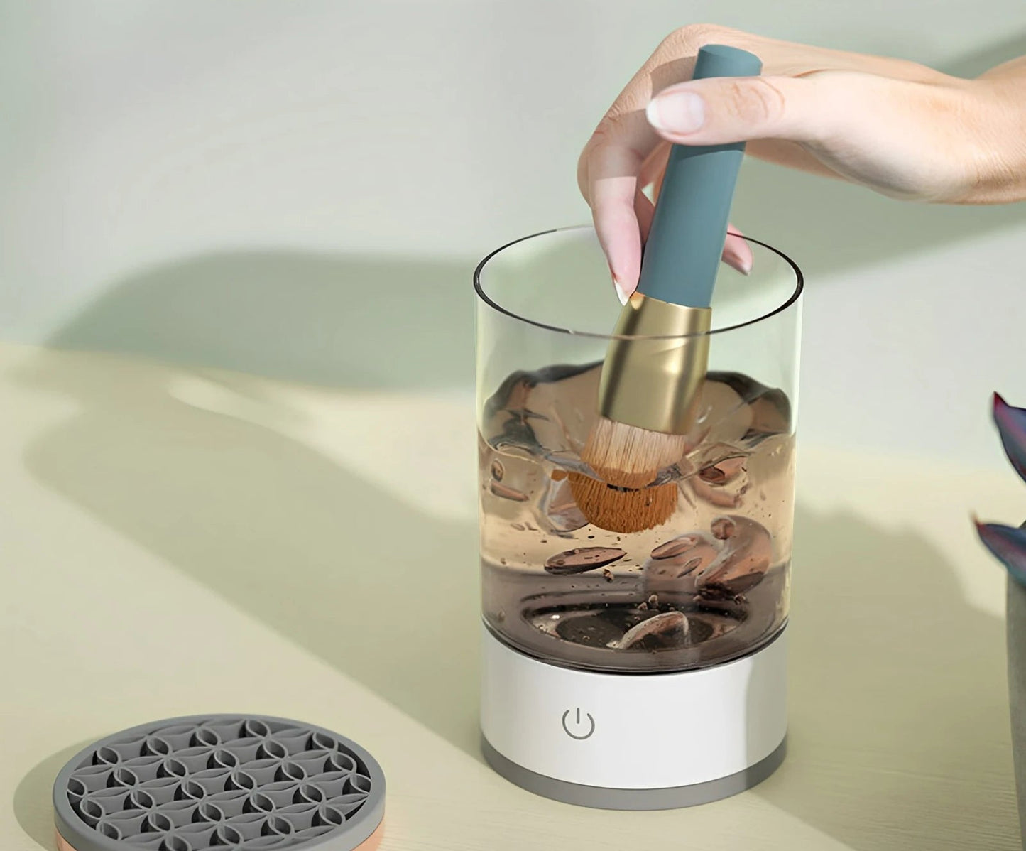 🌸 GLAMIXIR CleanBrush™ – Le Nettoyeur Automatique de Pinceaux Révolutionnaire 💧